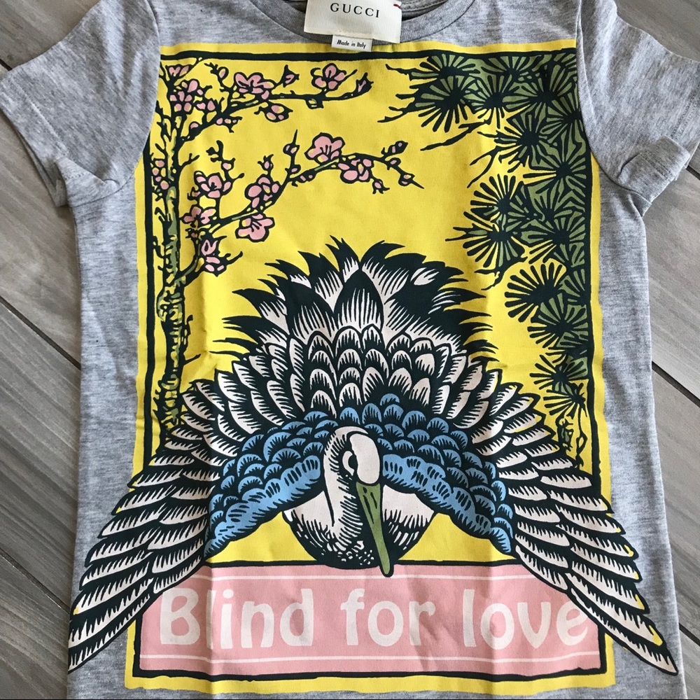 GUCCI Kids Blind For Love Grey Swan T Shirt Size 5